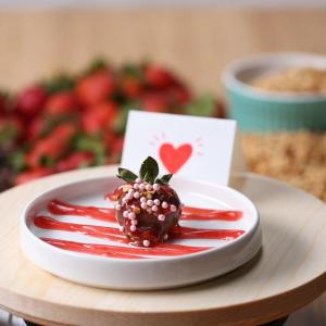 Chocolate Covered Strawberries: Curse Of The Black Pearl Recipe by Tasty_image