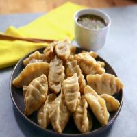 Chicken Pot Stickers with Dipping Sauce_image