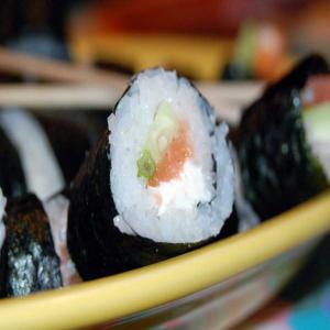 How to Make and Roll Sushi_image