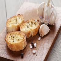 Roasted Garlic Crostini with Assorted Toppings_image