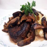 spiced filet mignon with mushrooms image