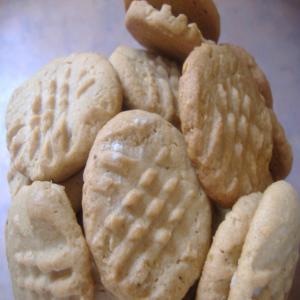 Peanut Butter Cookies (With a Corn Flake Crunch!) image