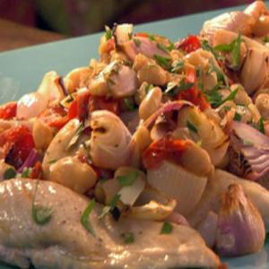 Chicken with Roasted Shallots, Tomatoes and White Beans_image