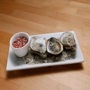 Oysters with a Classic Mignonette Sauce_image