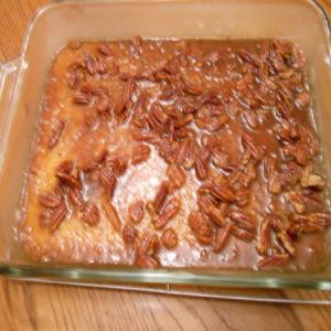 Sponge Cake with Pecan Topping_image