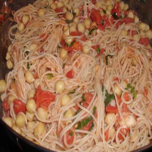 Pasta Skillet With Tomatoes and Beans_image