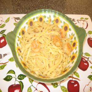Linguine With Shrimps and Clam Sauce_image