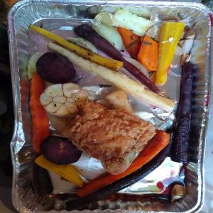One-Pan Roasted Chicken With Carrots_image