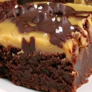 Fudgy caramel topped pretzel brownies_image