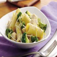 Lemon-Chicken Rigatoni with Broccoli image