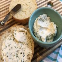 Homemade Vegan Chive and Garlic Cream Cheese_image