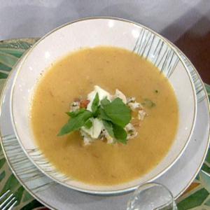 Cold Heirloom Tomato Soup with Tropical Lobster Relish_image
