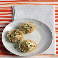 Wonton Cups with Cream Cheese and Chutney image