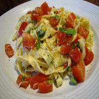 Fettuccine, Tomato, and Basil Salad_image