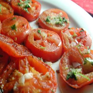 Fried Tomatoes With Garlic (Banadoora Maqliya Ma' Thoom)_image