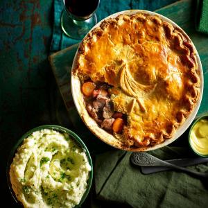 Coq au vin pie & creamy chive mash image