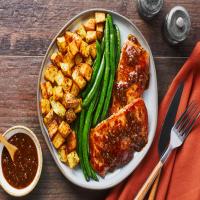 Figgy Balsamic Pork Cutlets with Roasted Green Beans & Rosemary Potatoes_image