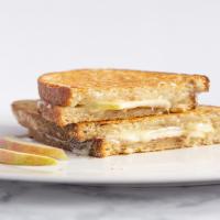 Grilled Apple and Cheddar Sandwich_image