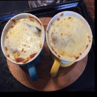 French Onion Soup With Browned Garlic_image