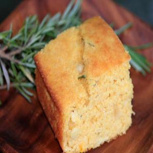 Cornbread with Pine Nuts and Rosemary_image
