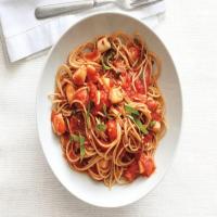 Spaghetti With Spicy Scallop Marinara Sauce_image