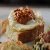 Olive Oil Fried Eggs with Spanish Pantry Sauce_image