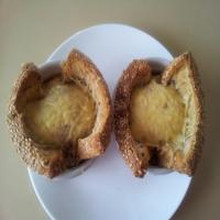 Baked Eggs in Toast Cups With Melty Cheese_image