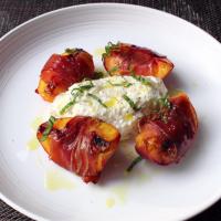 Grilled Prosciutto-Wrapped Peaches with Burrata and Basil_image
