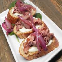 Beef and Caramelized Onion Canapes_image