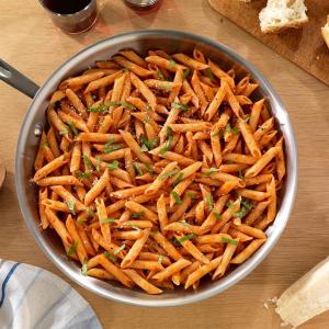 Simple Penne with Tomato & Basil Sauce_image