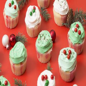Holiday Poke Cupcakes_image