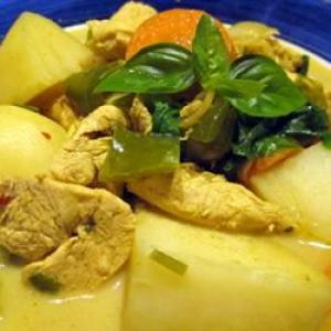 Vietnamese-Style Chicken Curry Soup_image