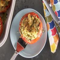 Baked Tomatoes Stuffed with Creamy Stovetop Bacon Mac and Cheese_image