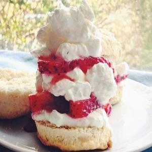 Strawberries & Cream with Rosemary Shortcakes_image