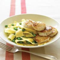 Pappardelle with Sauteed Scallops and Peas image