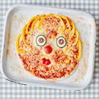 Toddler recipe: homemade pizza with veggie faces image