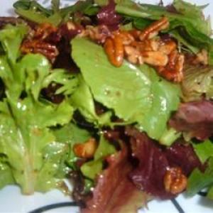 Mixed Greens with Walnut and Roasted Onion Dressing_image