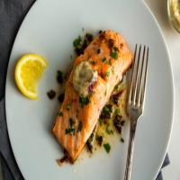 Salmon With Anchovy-Garlic Butter_image