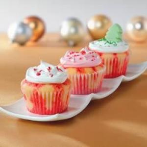 Holiday Poke Cupcakes_image