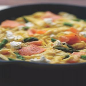 Scrambled Eggs with Smoked Salmon, Asparagus and Goat Cheese_image