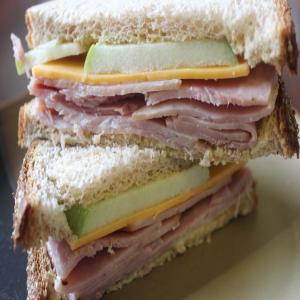 Cheddar - Apple & Ham Sandwich_image