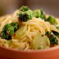 Spaghetti and Broccoli Aglio Olio_image