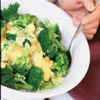 Broccoli with Cheesy VELVEETA Sauce_image