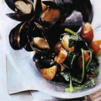 Mussels with Potatoes and Spinach_image