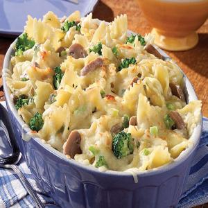 Four Cheese Pasta with Broccoli Bake_image