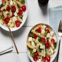 Tomato and Fresh Mozzarella Pasta Salad_image