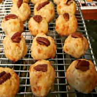 Cheese Pecan Cocktail Biscuits_image