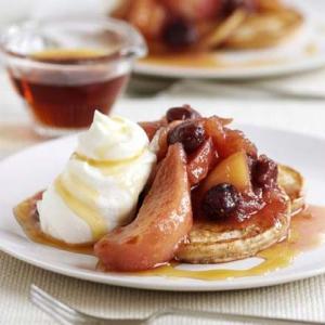 Cinnamon pancakes with compote & maple syrup_image