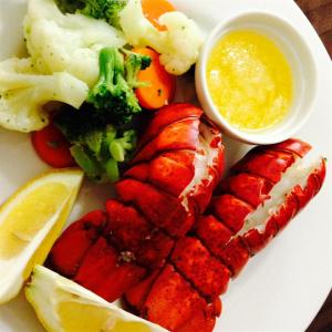 Lobster Tails Steamed in Beer_image