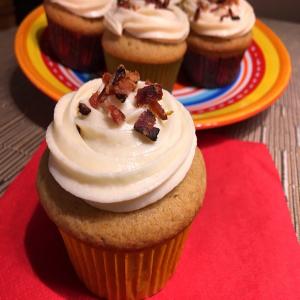 Best-Ever Maple Bacon Cupcakes_image